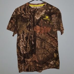Mossy Oak T-shirt.